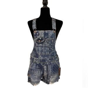 No Boundaries Shortall with Distressed Detailing - NWT